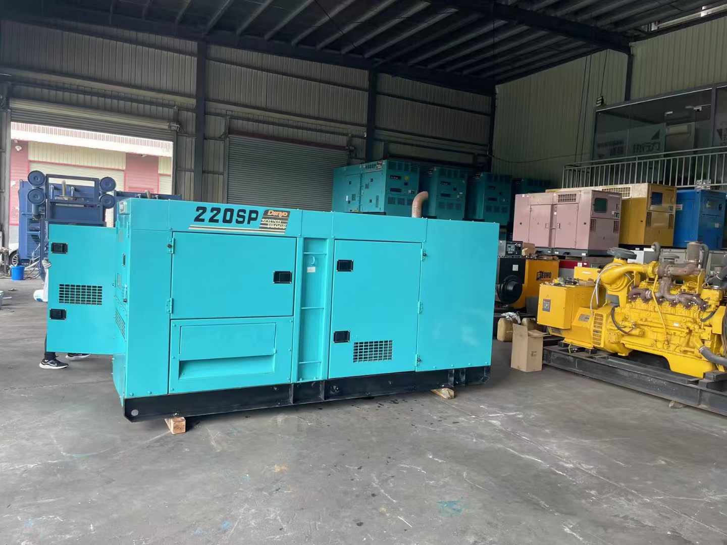 郊区800kW 柴油发电机的输出电流波动范围是多少？